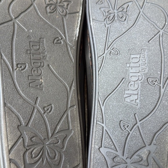 Alegria Brenna Brandy Brown Suede Leather Embossed Clogs. Size 41 ( 10.5-11 ). - Picture 12 of 12